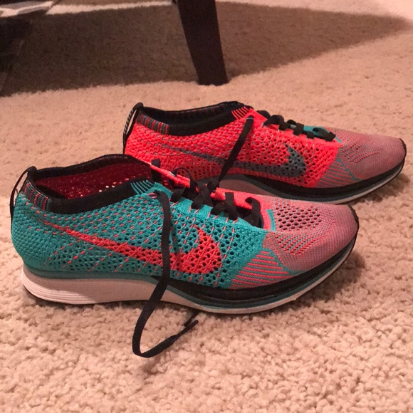 Nike Flyknit Racer - Picture 2 of 8